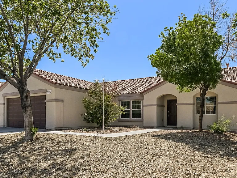 1075 Silver Star St — Photo 3