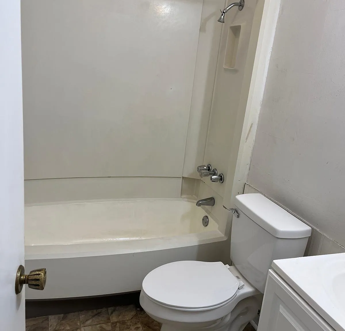 3 bed, 2.5 bath, $1,300 — Photo 2