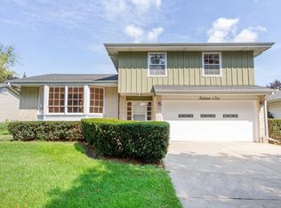 1806 E Wood Ln, Mount Prospect, IL 60056