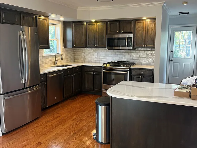 8 Marion Ave #6 — Photo 9