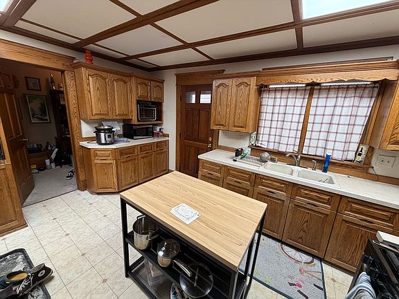 4th image of 1534 N Marshall St Floor 1