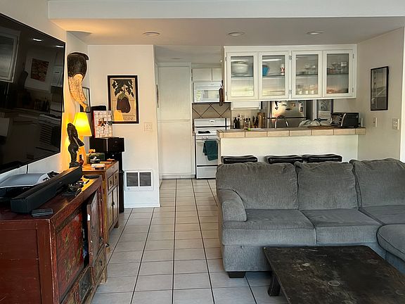 3rd image of 2715 Abbot Kinney Blvd #2