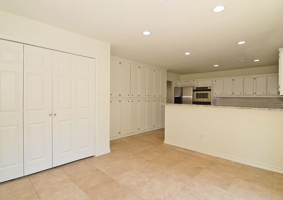 1st image of 7104 Casablanca Ct