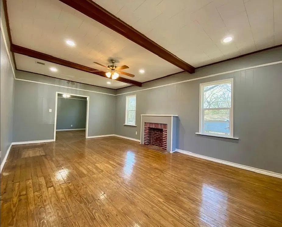 3 bed, 2.0 bath, 1613 sqft, $1,200 — Photo 2