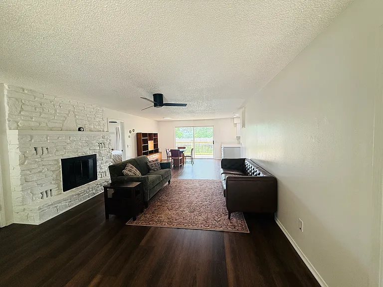 4 Chandler Ln — Photo 3