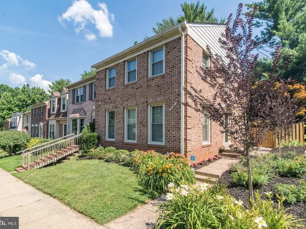 5720 Crownleigh Ct, Burke, VA 22015