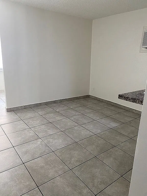 15831 Vanowen 1 BD 1 BA JR — Photo 4