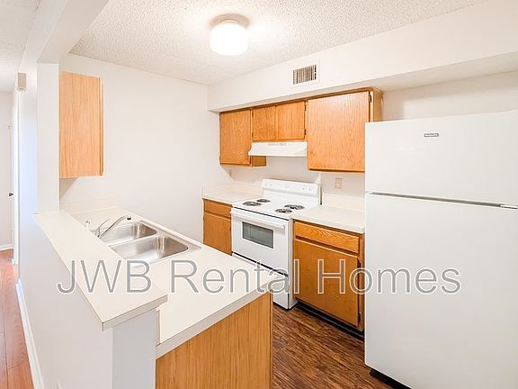 2nd image of 8271 Pineverde Ln