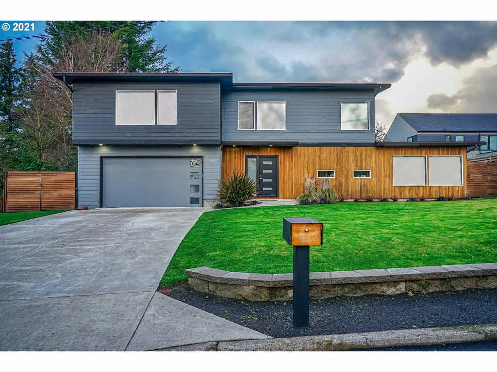 9145 NW Lovejoy St photo 1