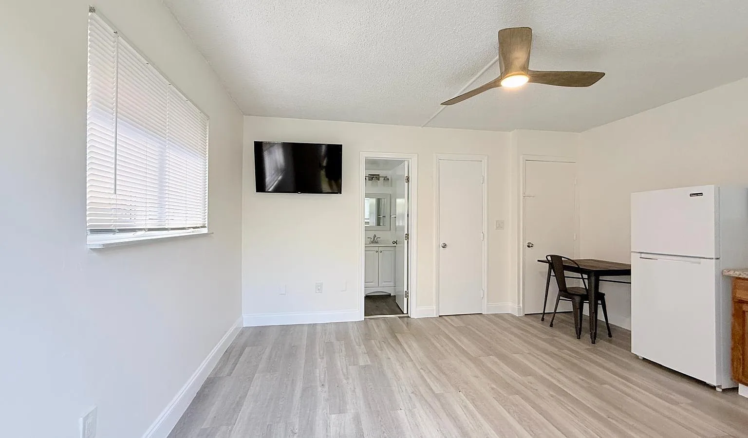Studio, 1.0 bath, 250 sqft, $1,350 — Photo 2