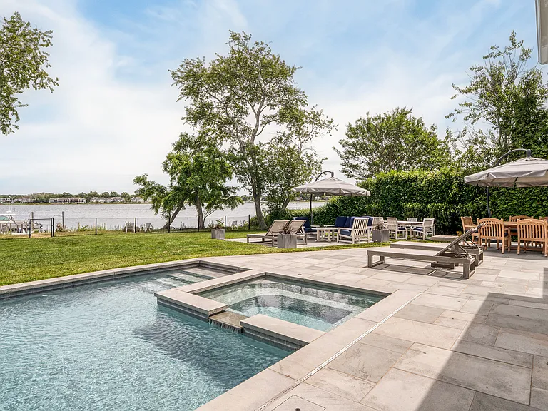 82 Harbor Dr — Photo 4