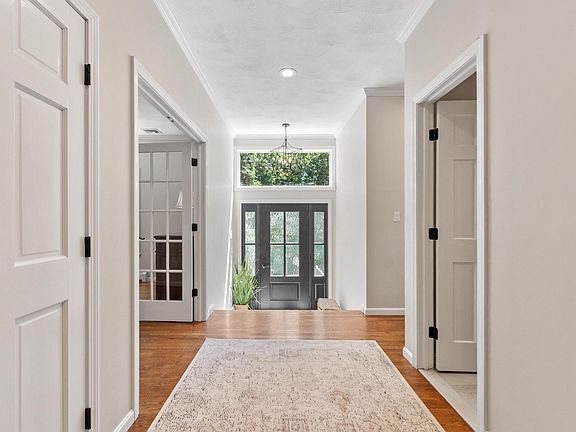 4th image of 20 Nugent Ln