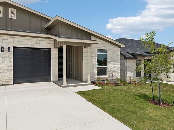 3rd image of 1307 Lone Pine Way