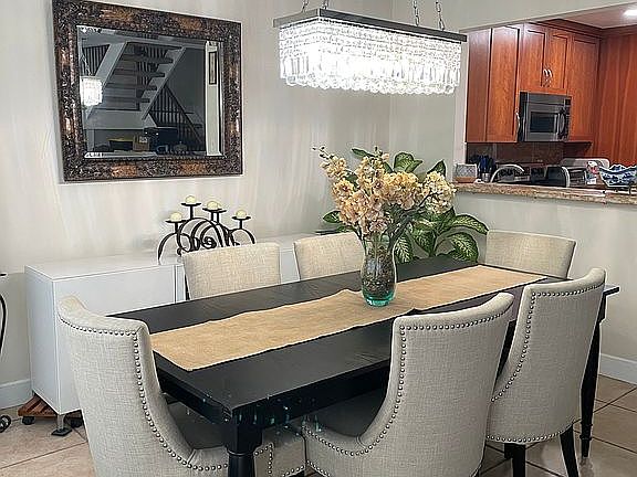 3rd image of 3811 Alcantara Ave