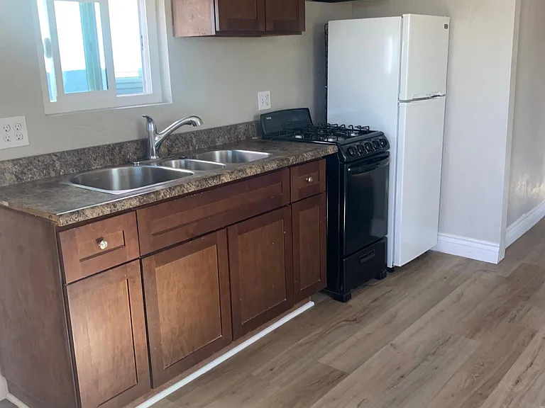 560 W Santa Cruz St — Photo 8