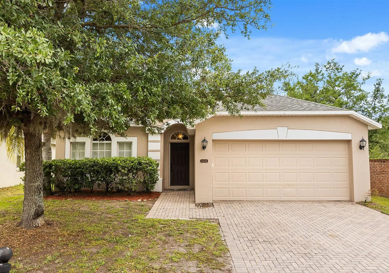 Great location with room to entertain — Photo 1