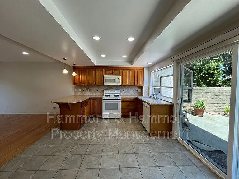 3804 Mainsail Cir — Photo 7