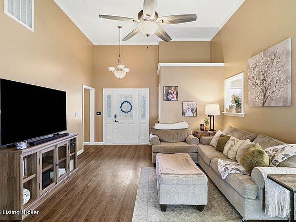3rd image of 537 Shady Glen Cir