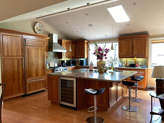 Fabulous Kitchen with 
Subzero Refrigerator, Miele Dishwasher, Wolfe Range, Raised ceilings