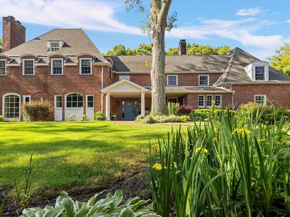 82 Cypress Drive, Woodbury, NY 11797