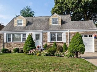 888 Monroe St, West Hempstead, NY 11552