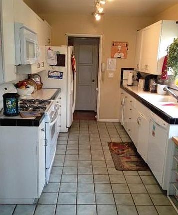 3rd image of 2719 Hackett Ave