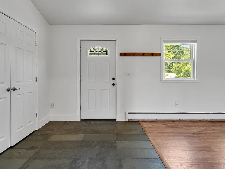 502 Old Creamery Rd — Photo 2