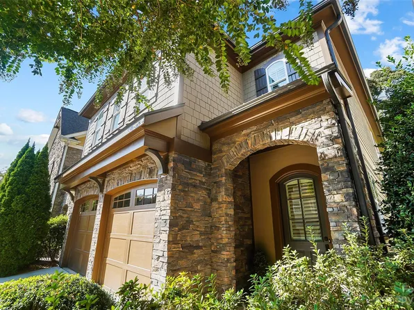 250 Charndon Village Ct, Charlotte, NC 28211