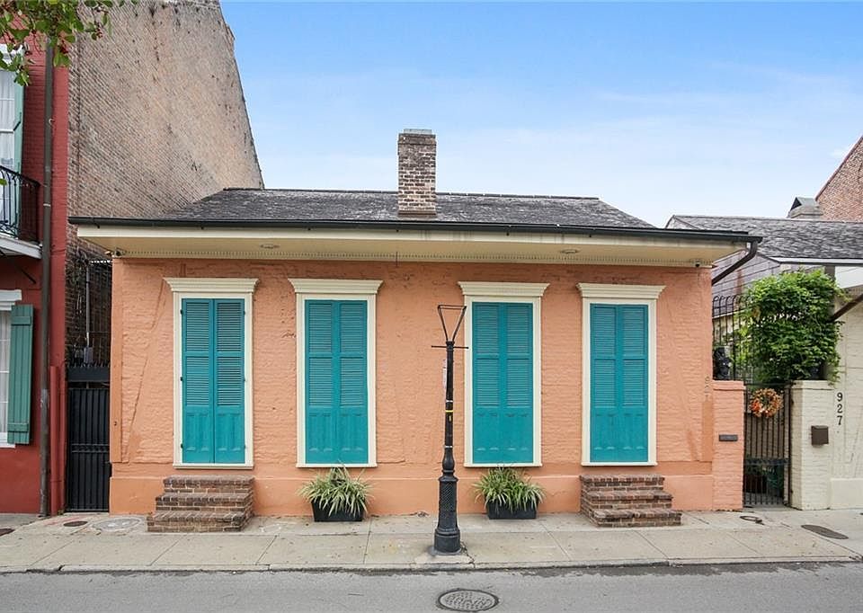 1st image of 921 Burgundy St