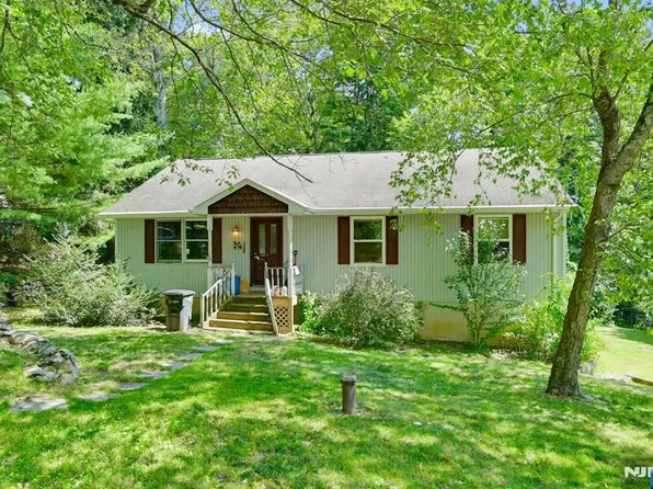 36 Morsemere Rd, Hewitt, NJ 07421