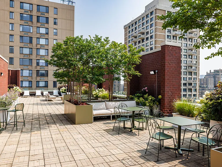 600 Columbus Ave #12H — Photo 13