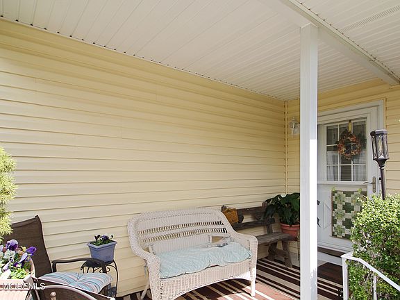 3rd image of 4 Ashmont Court