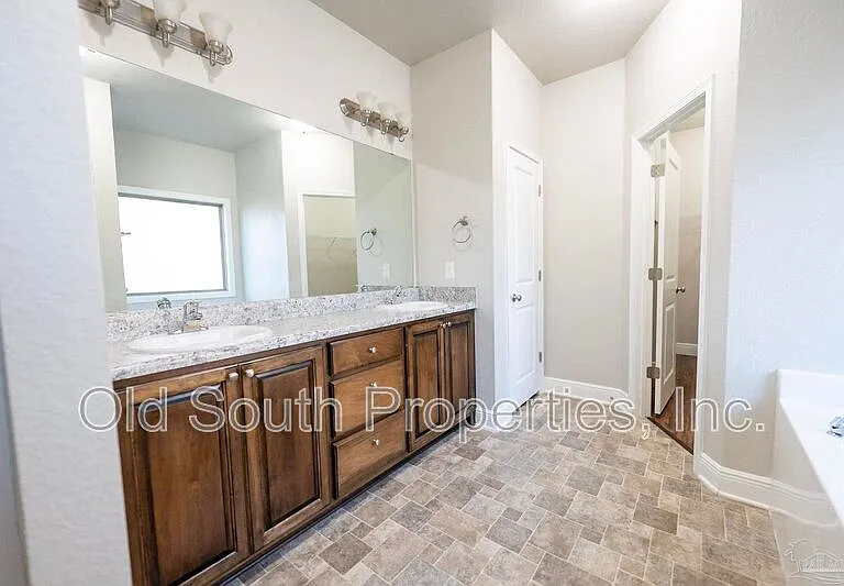 1060 Bretts Way — Photo 13