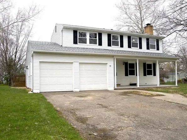 40 Coachlight Cir, Farmington, NY 14425