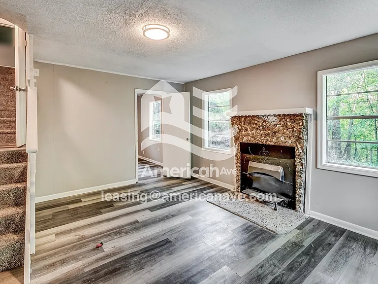 1430197_003_living_room_13719311.jpg