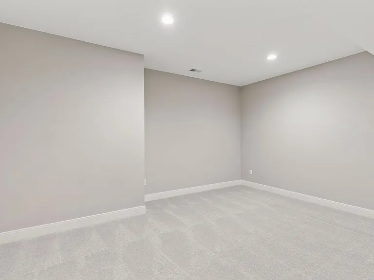 1425 Burt Ave — Photo 38