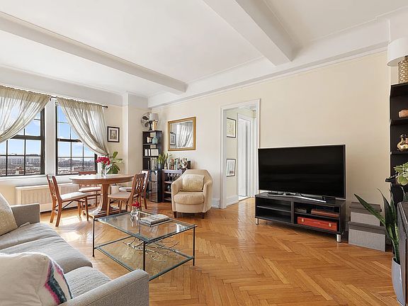 2nd image of 90 8th Ave APT 9E