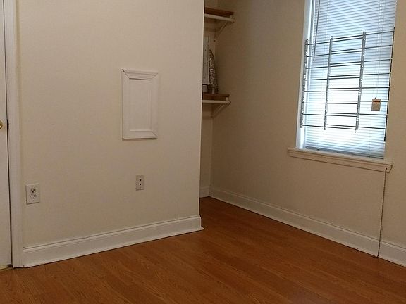 4th image of 1528 Catharine St #1R