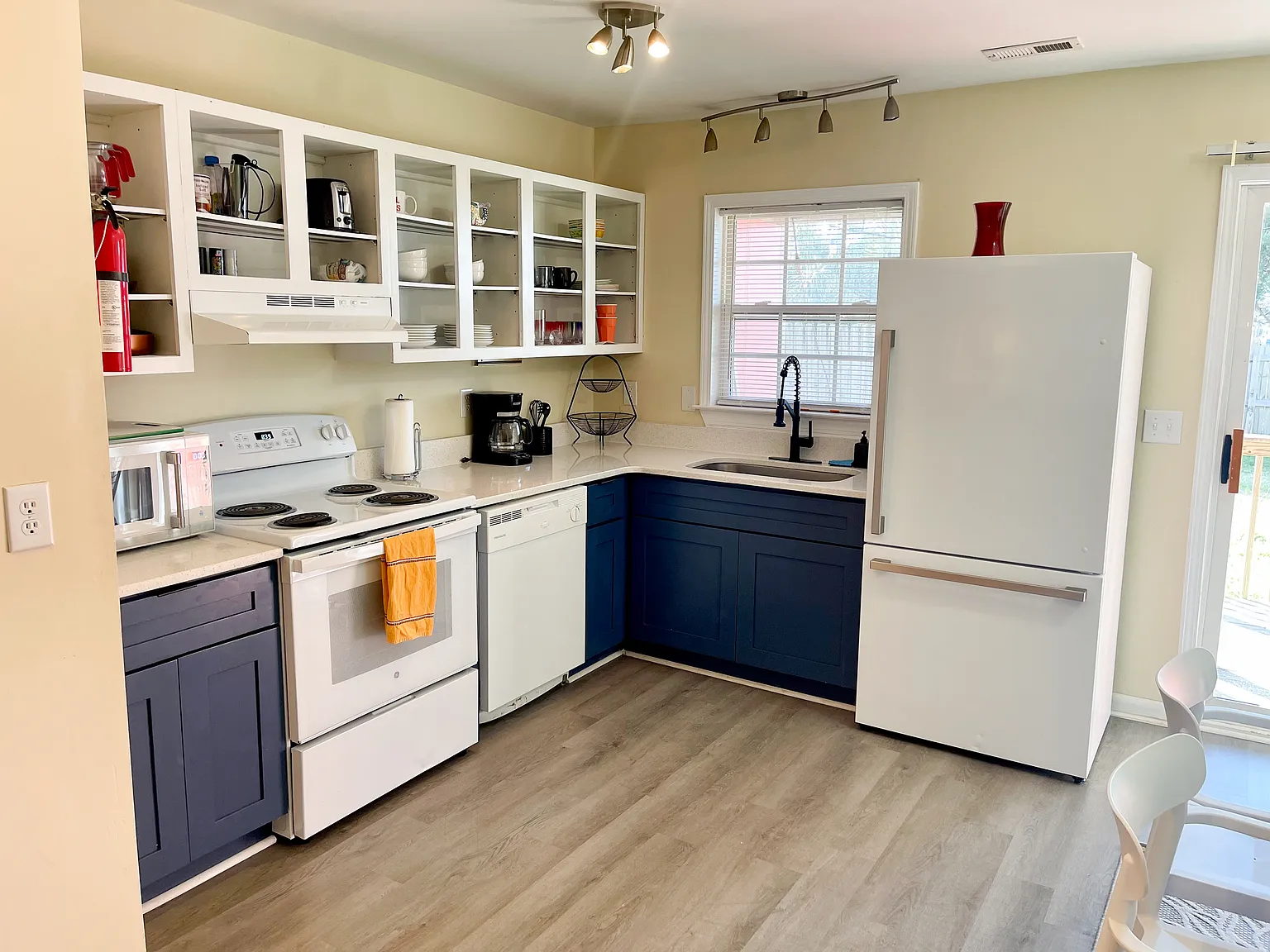 2 bed, 1.5 bath, 1200 sqft, $1,695 — Photo 4