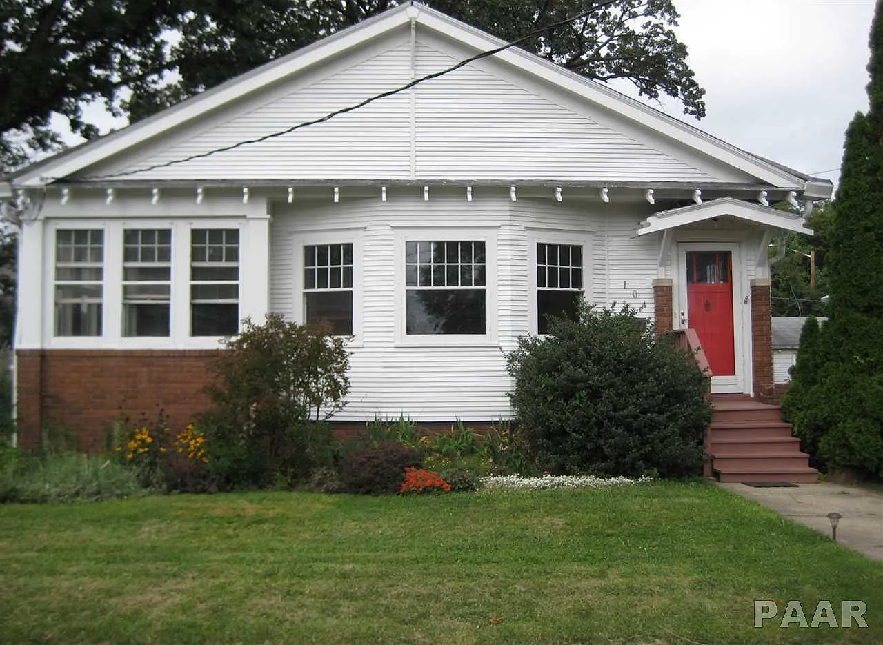 104 N Elm St photo 1
