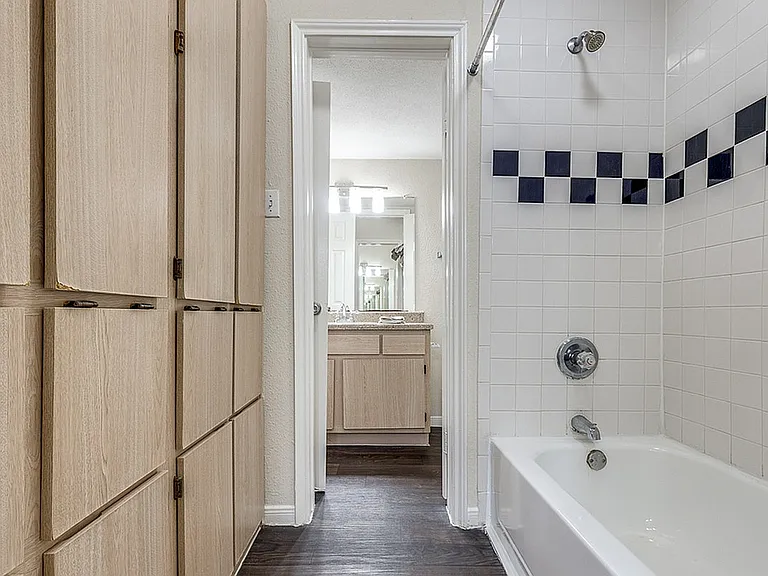 Regatta Apartments 1-Bedroom Apartment Bathroom in Houston, TX
