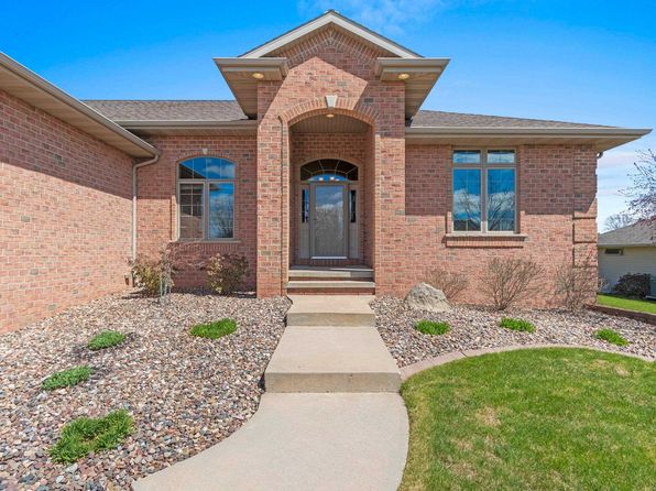 359 Crosswinds Ln, Green Bay, WI 54311