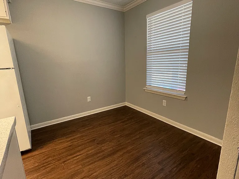 1111 Sunrise Rd — Photo 4