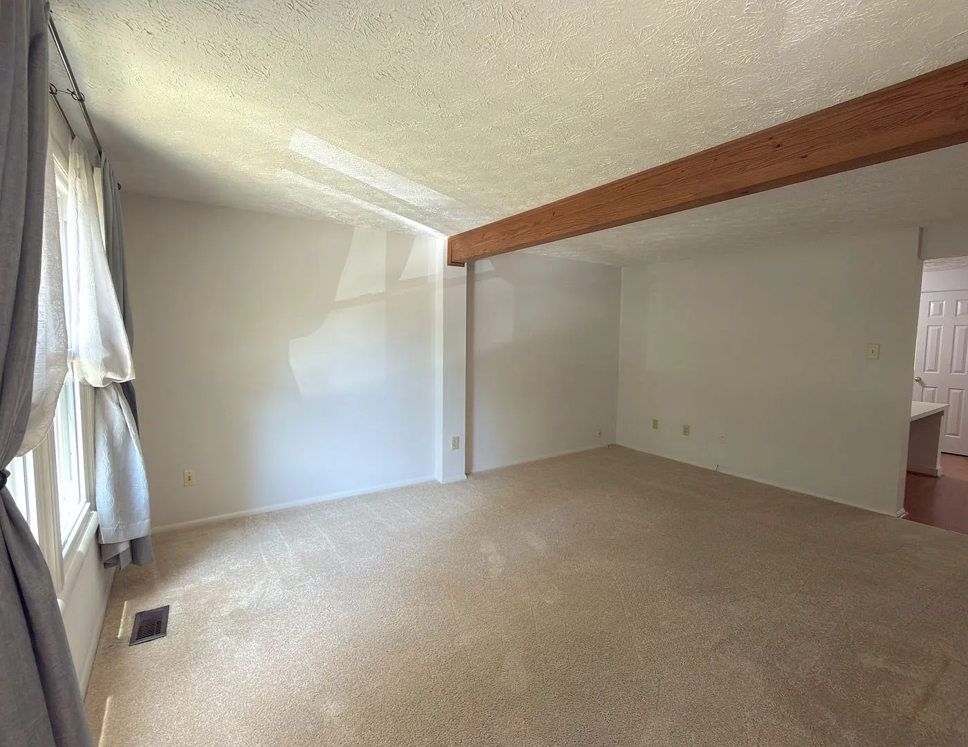 3 Bed 4 Bath Townhome for Rent in Fairfax, VA! — Photo 4