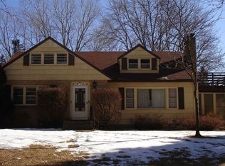 1872 Alameda St, Roseville, MN 55113