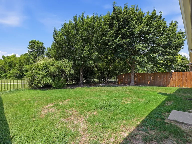 4504 Leeds Dr — Photo 26