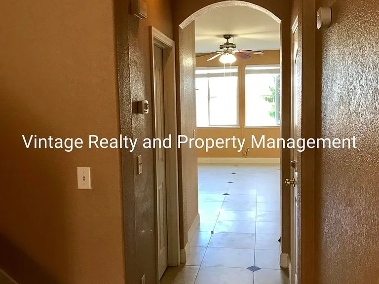 244 Lazy Ridge Ave — Photo 7