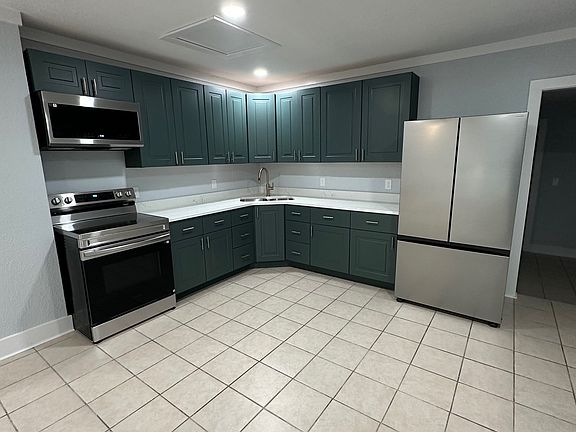 5th image of 103 N Lovers Ln #B