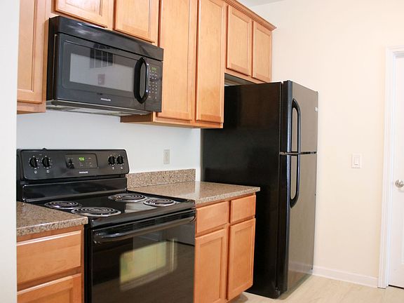 4th image of 606 E Stoughton St #79c04ad2a