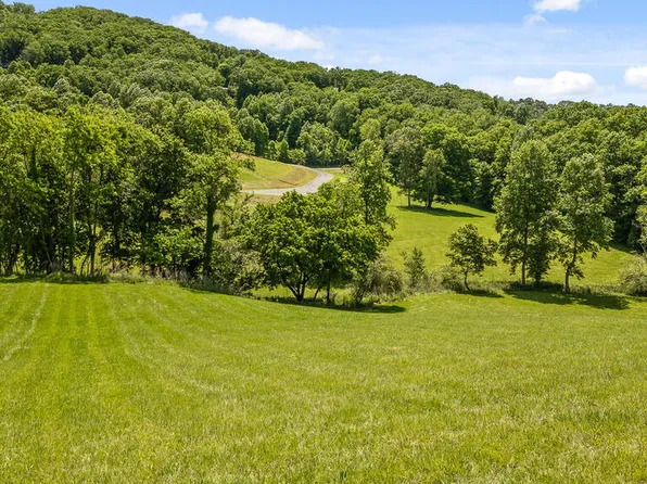 11 Squirrel Hunting Rd, Morganton, GA 30560